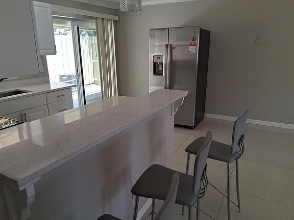 3rd image of 212 Palmetto Dr