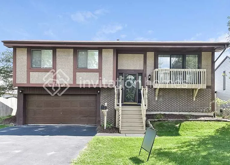 1307 Foxcroft Dr — Photo 1