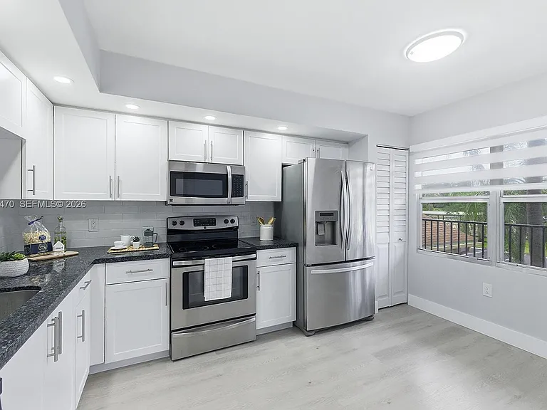 550 SW 138th Ave #206K — Photo 1