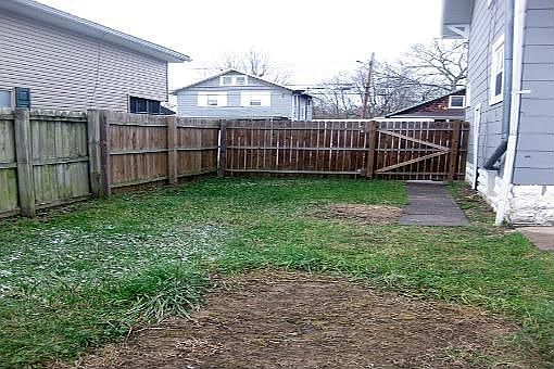 5th image of 3927 10th Ave