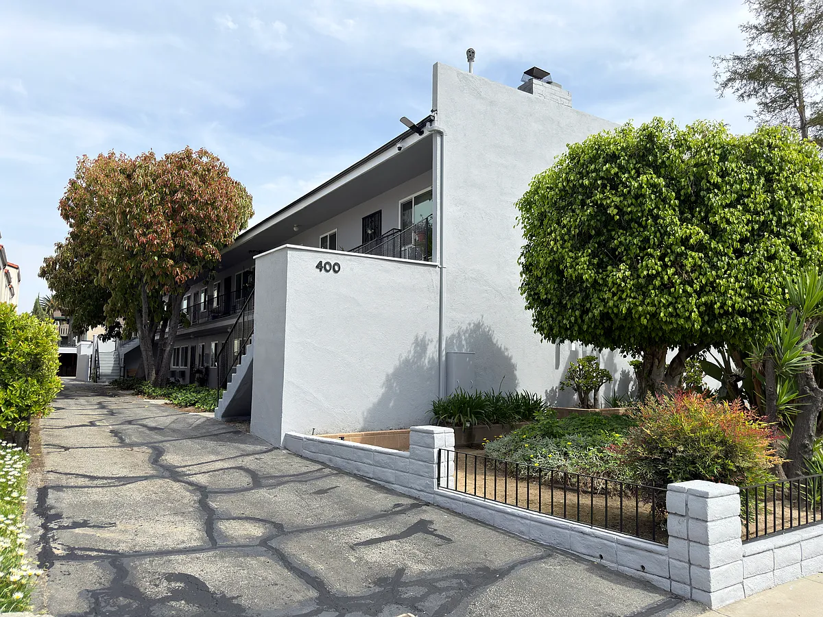 Building Photo - 400 S Marengo Ave #4