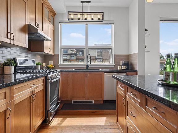 4th image of 250 Salter St #310