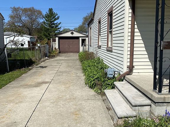3rd image of 26635 La Salle St