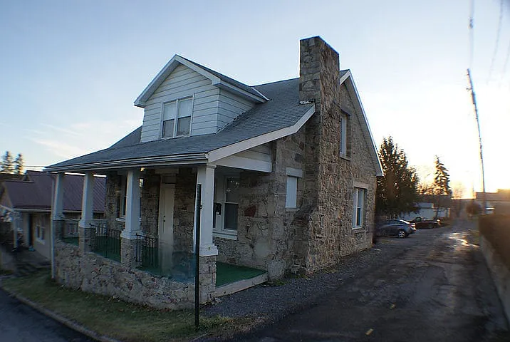35 Stoyer St