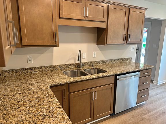 4th image of 125 Windsor Pines Way APT B