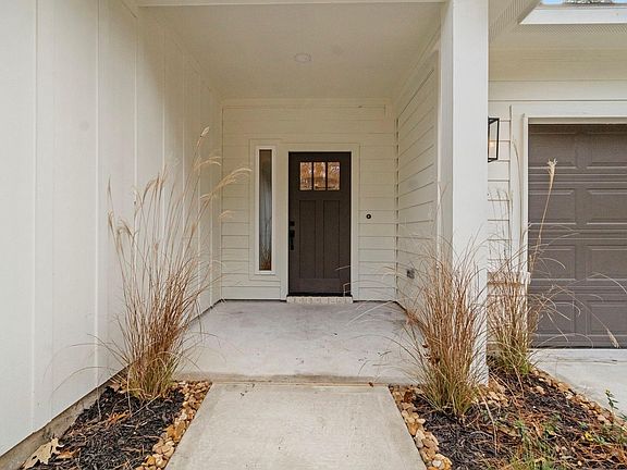 4th image of 241 Clear Spgs