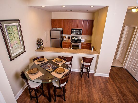 5th image of 925 Common St APT 506