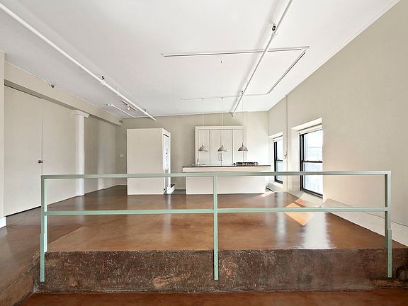 4th image of 652 Hudson St APT 6W