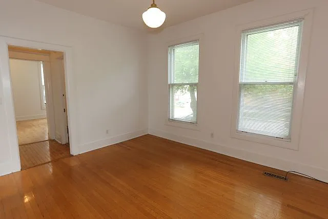 1111 W Roscoe St #2 — Photo 4