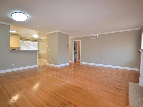 2nd image of 926 Bermuda Dr