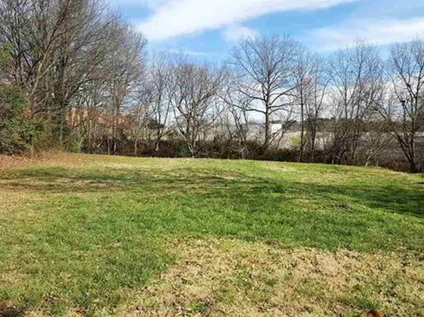 65 9th St SE, Hickory, NC 28602