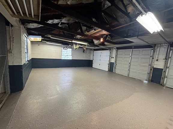 3rd image of 1301 E Missouri St