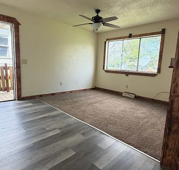 1112 Bronson Ave — Photo 9