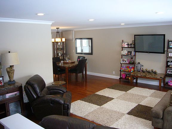 3rd image of 9 Southway