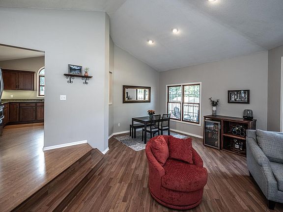 4th image of 13439 Essex Ct