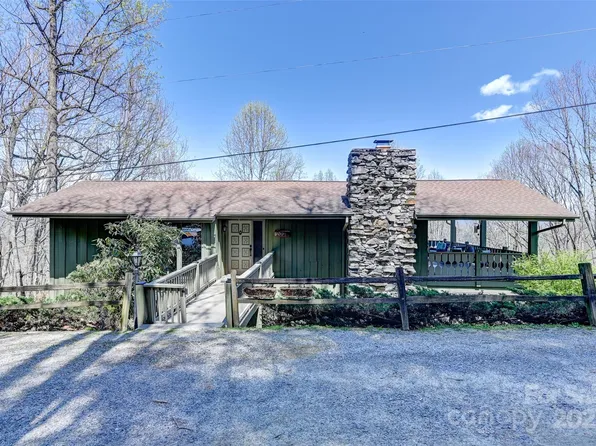 2020 Azalea Ridge Rd, Laurel Park, NC 28739