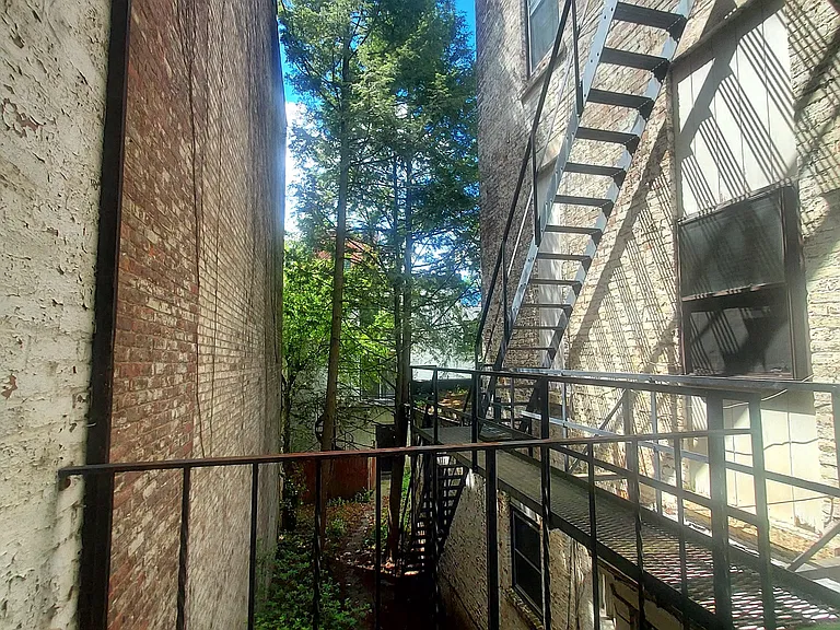 1829 5th Ave #2-R — Photo 11