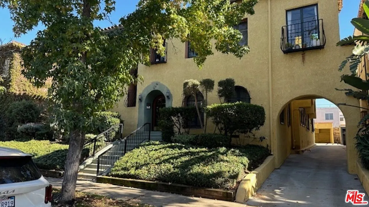 1 bed, 1.0 bath, 850 sqft, $2,250 — Photo 1
