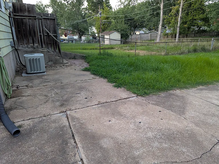 2223 Jackson Dr — Photo 32
