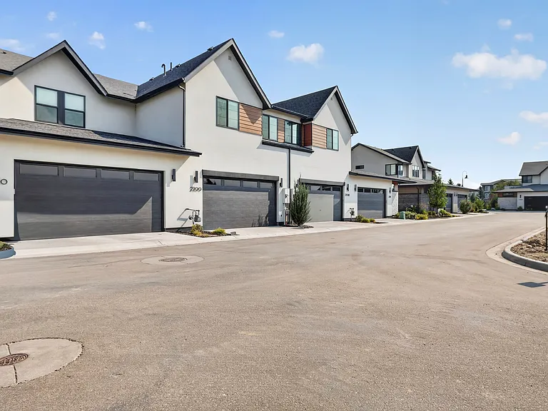 2100 E Island Cove Ln — Photo 28