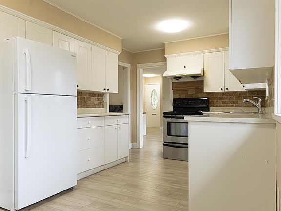 3rd image of 7096 Barkley Dr