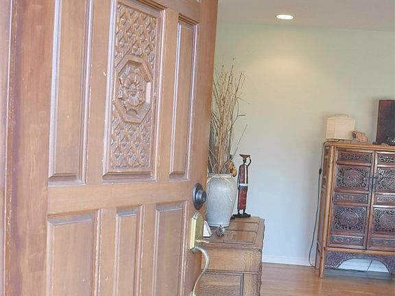 2nd image of 915 Brown Ave