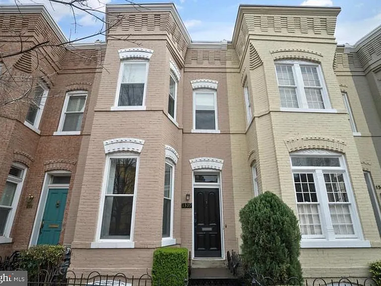 1319 35th St NW — Photo 3
