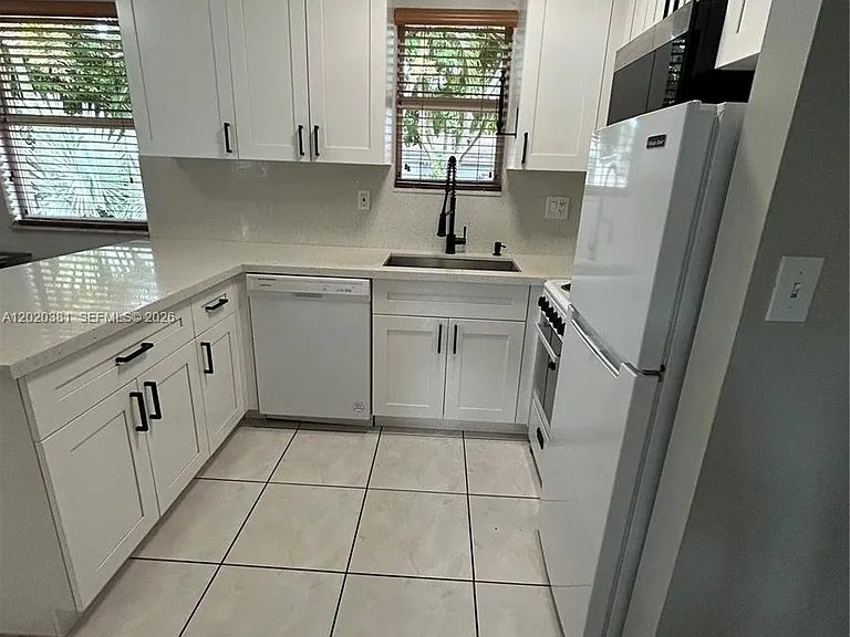 16940 SW 94th Ave #0 — Photo 2