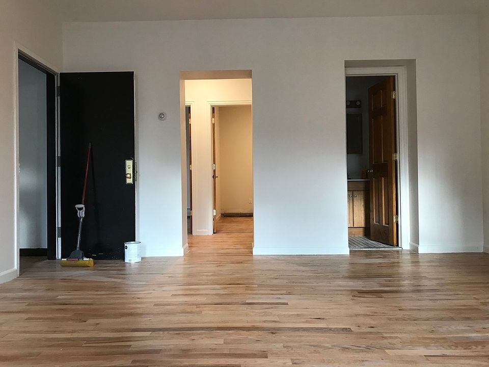 1st image of 22 Whitwell Pl Floor 1