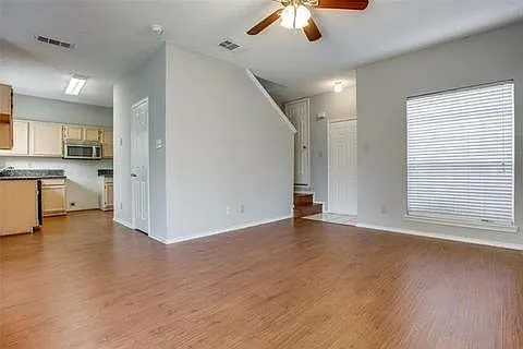 3 bed, 2.5 bath, 1183 sqft, $1,895 — Photo 3