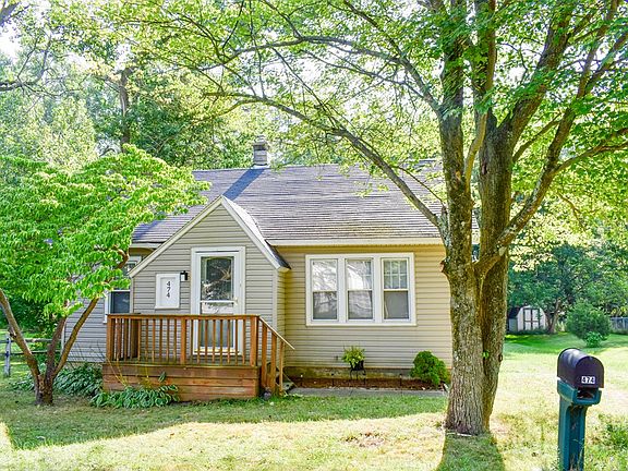 4th image of 474 Lawnsdale Ave