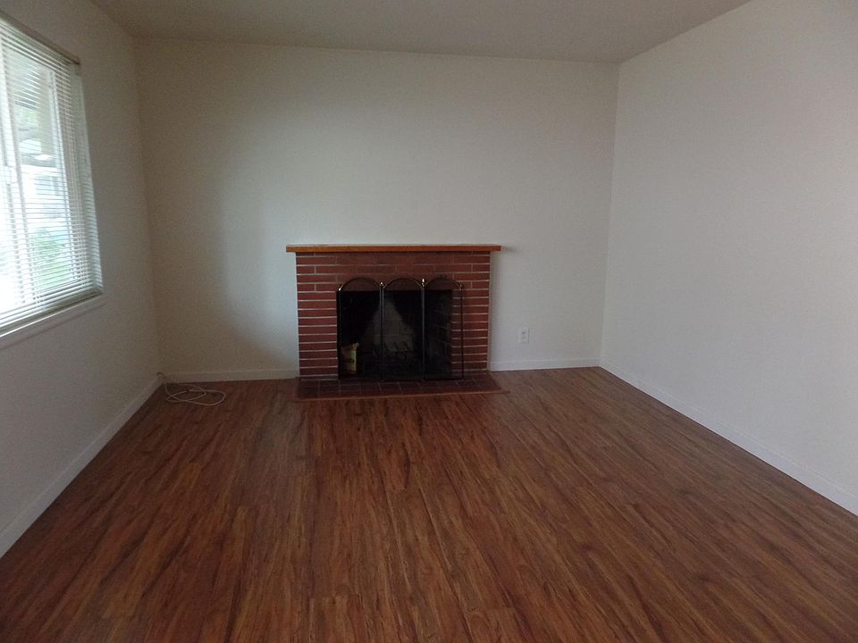 Living room with fireplace & laminate flooring