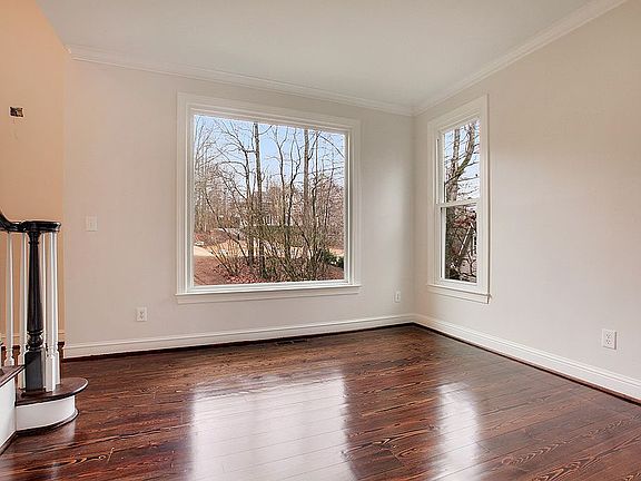 5th image of 504 Hastings Dr
