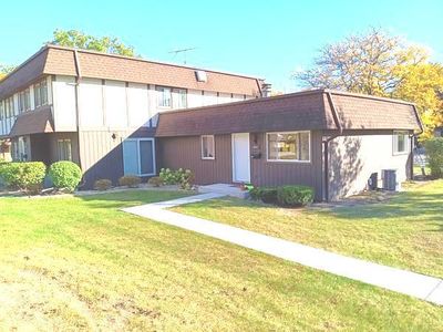 5811 N Doe Cir, Westmont, IL, 60559