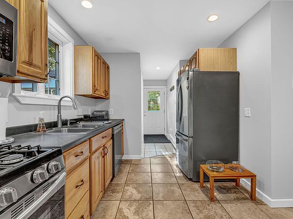 5th image of 65 Center Drive