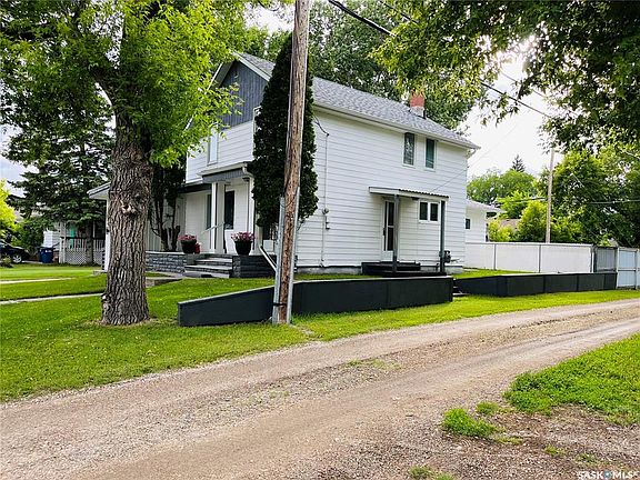 3rd image of 808 Ellice STREET
