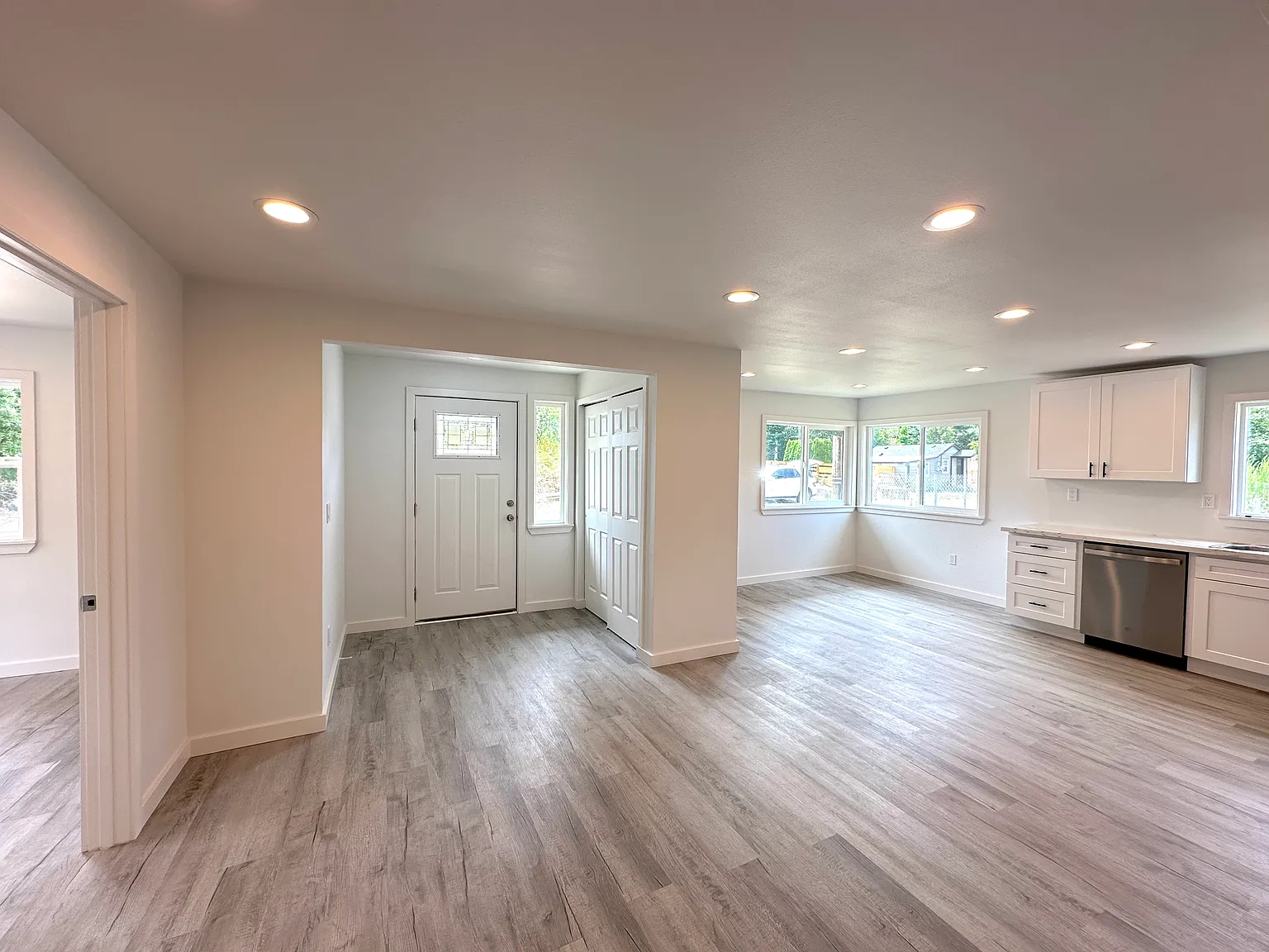 3 bed, 1054 sqft, $2,700 — Photo 4