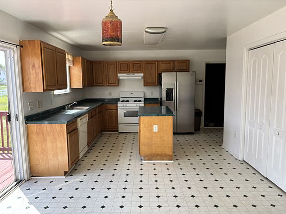 4th image of 112 Covington Pl