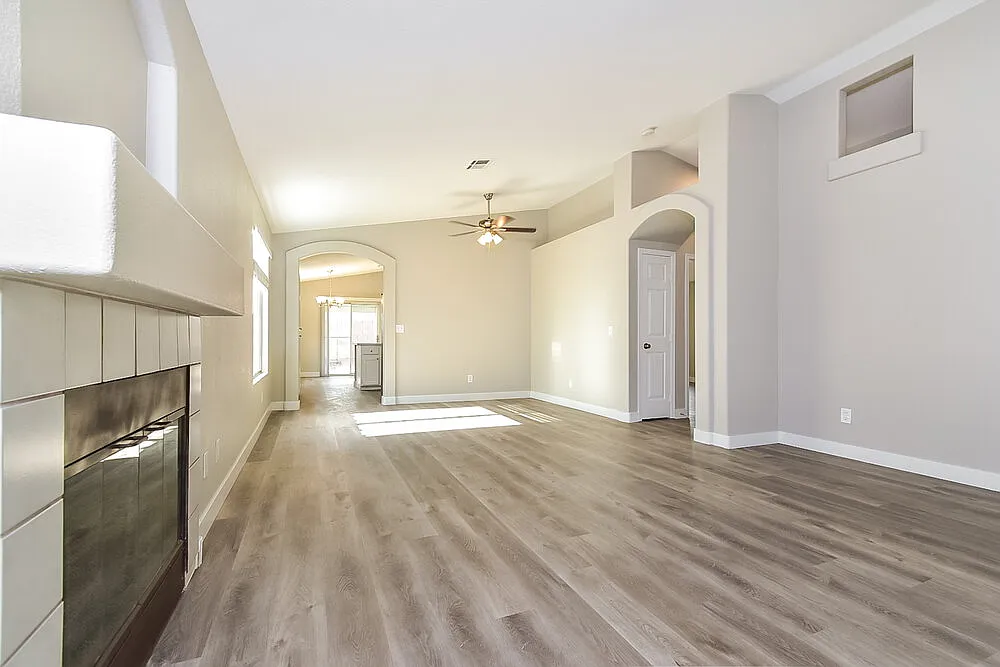 3 bed, 2.0 bath, 1558 sqft, $3,080 — Photo 3
