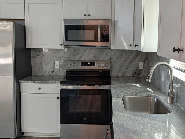 1613 Monteiro Ave — Photo 13