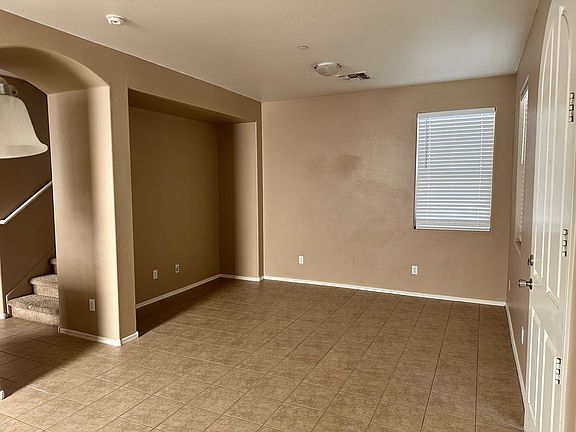 2nd image of 2946 N Evergreen St