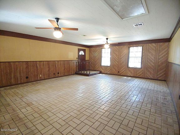 2nd image of 816 Eaton Dr