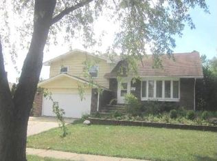 207 W Beech Dr, Schaumburg, IL 60193