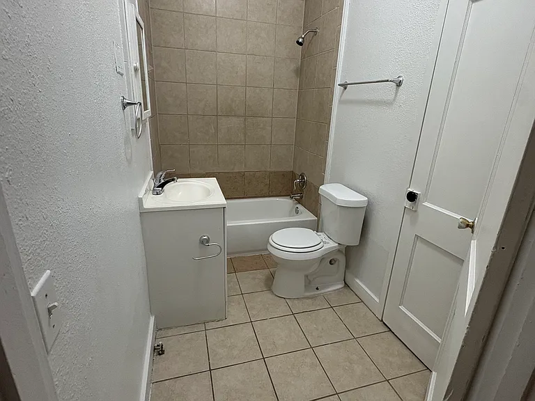 524 S Meyer St — Photo 4