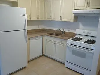 Rented by Robyn Lee, LREB
