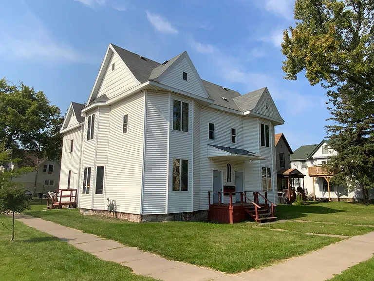1725 John Ave — Photo 2