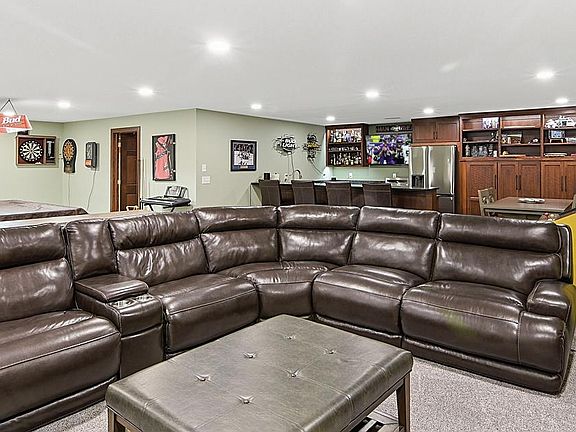 2nd image of 11 Moon Cir