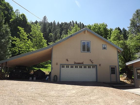 Apartment over garage showing bedroom and bath window as apartment faces the greenbelt.