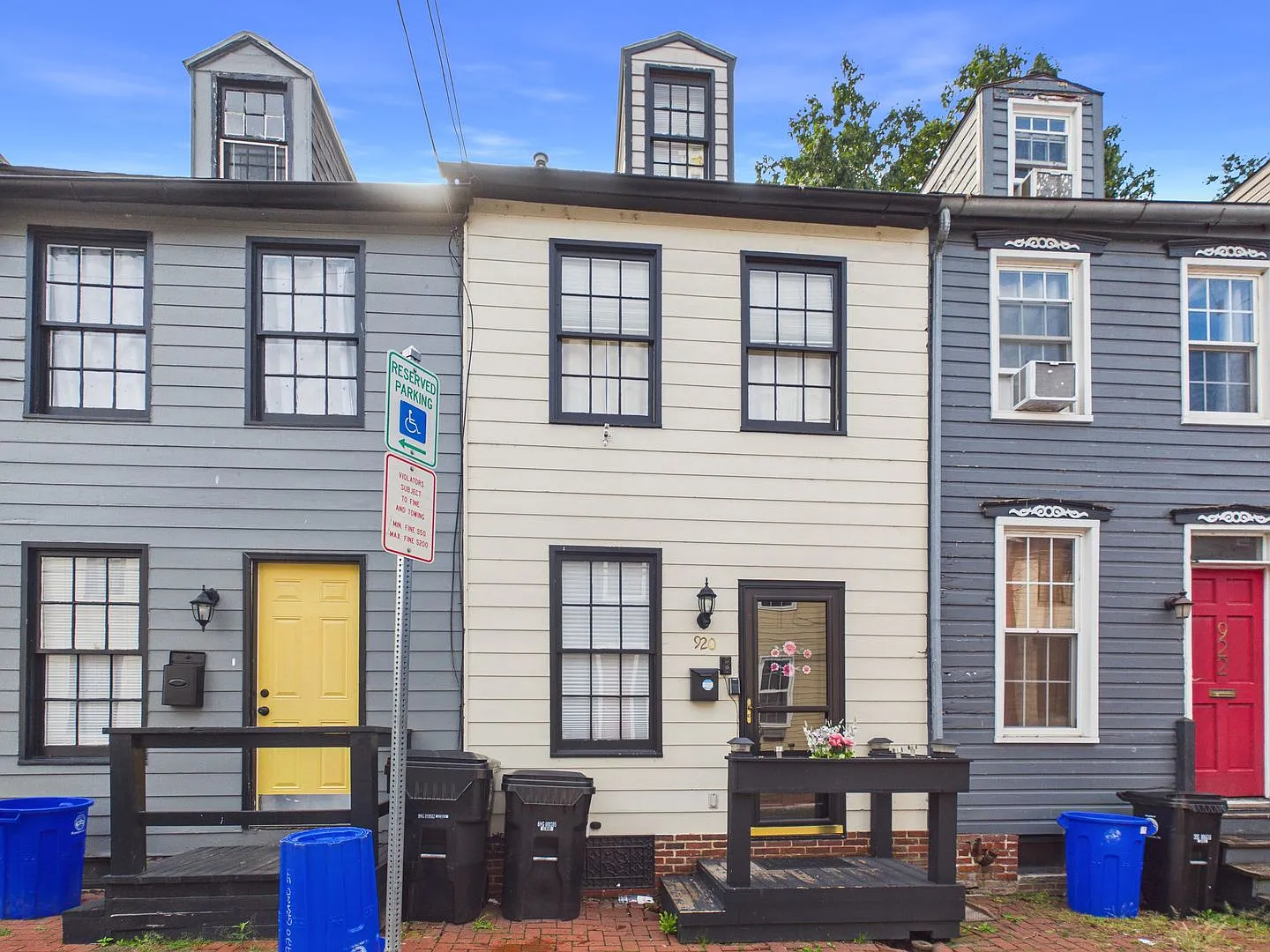 Cute 3 Bedroom on Grand Street — Photo 1
