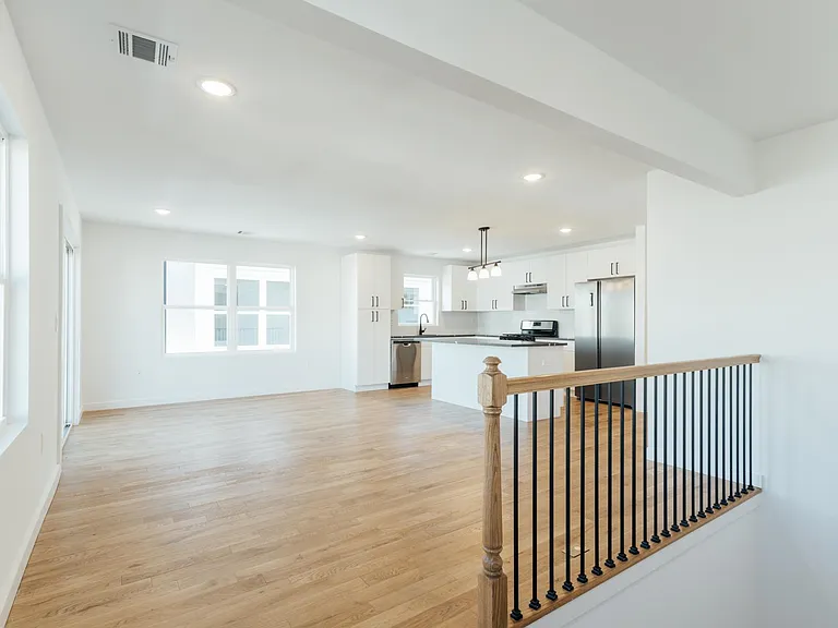 746 Seaport Dr #2 — Photo 6